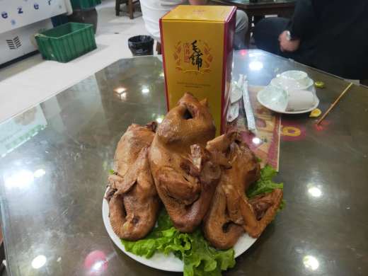 炒鸡 农家小院   特色菜:脆皮盐焗鸡 李三元湖上渔村  特色菜:极品鱼