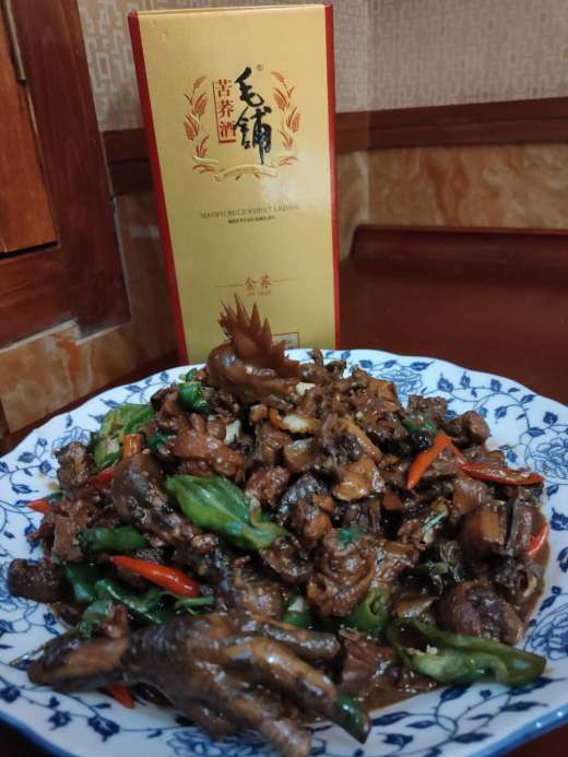 炒鸡 农家小院   特色菜:脆皮盐焗鸡 李三元湖上渔村  特色菜:极品鱼